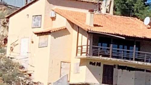 &quot;Ο Φιλιππίδης χρωστά 100.000 σε εργάτες για τη βίλα που βγαίνει στο σφυρί&quot; καταγγέλλει ο κοινοτάρχης Σοφικού