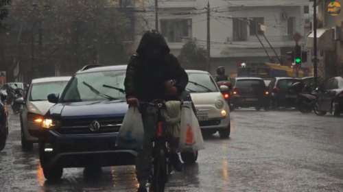 Έντονη βροχόπτωση σε πολλές περιοχές της Αθήνας - Στο κόκκινο η κίνηση στους δρόμους