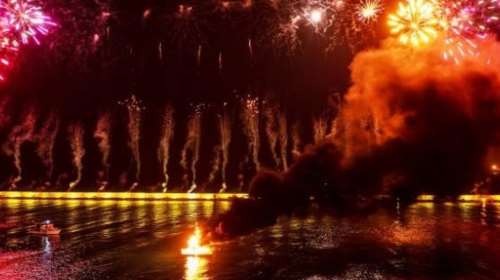 Πάτρα: Φαντασμαγορικό θέαμα για έξι ώρες με πάνω από 60.000 καρναβαλιστές - Έκαψαν τον βασιλά καρνάβαλο [εικόνες - βίντεο]