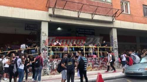 Άρχισαν καταλήψεις σχολείων - Λουκέτο σε 22 Γυμνάσια και Λύκεια στην Πάτρα και 8 στο Αγρίνιο [εικόνες]