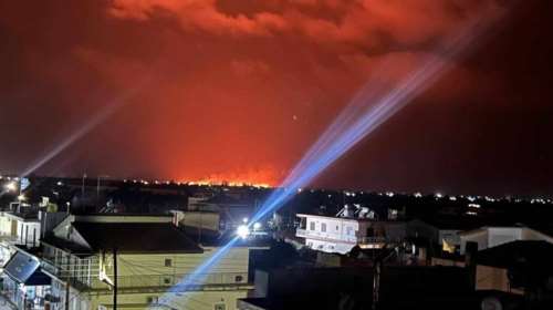 Φωτιά στο Καπελέτο Ηλείας: Κοκκίνισε ο ουρανός, βγήκαν από τα σπίτια οι κάτοικοι στην Αχαΐα [βίντεο]