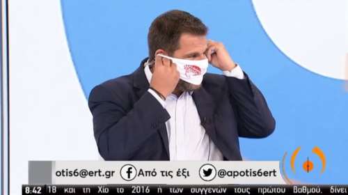 Δένδιας: Με μάσκα του Ολυμπιακού τον υποδέχτηκε ο δημοσιογράφος της ΕΡΤ, Δημήτρης Κοτταρίδης [Βίντεο]