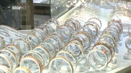 Κολωνάκι: Πολύ γνωστή με επώνυμους πελάτες η επιχειρηματίας που συνελήφθη - Πούλαγε πλαστά κοσμήματα