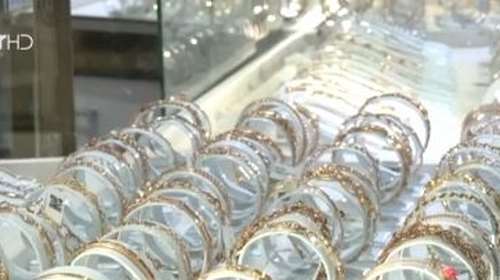 Κολωνάκι: Πολύ γνωστή με επώνυμους πελάτες η επιχειρηματίας που συνελήφθη - Πούλαγε πλαστά κοσμήματα