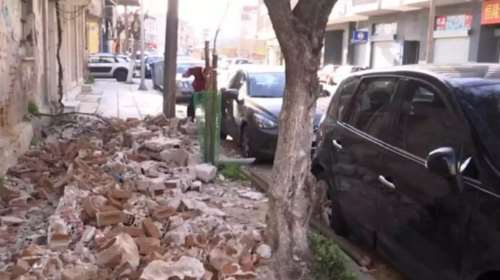 Παραλίγο τραγωδία στη Θεσσαλονίκη: Κατέρρευσε στέγη σπιτιού – Σώθηκαν για... λίγα εκατοστά ένα παιδί και ο σκύλος του