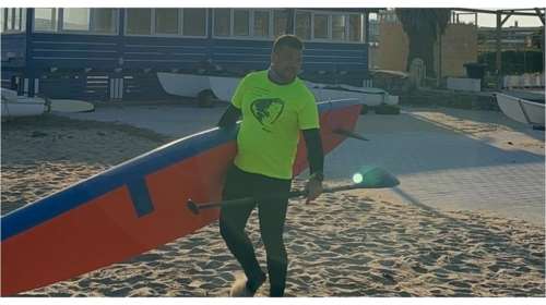 Κρητικός διασχίζει το Αιγαίο σε μια σανίδα sup για τους πάσχοντες από καρκίνο