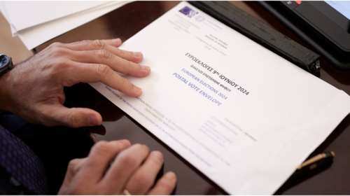 Έτσι θα είναι ο φάκελος της επιστολικής ψήφου που παρουσίασε ο Μητσοτάκης [εικόνες]