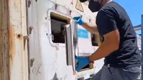 Πειραιάς: Έκρυβαν 17,5 κιλά κοκαΐνης σε κοντέινερ με μπανάνες - Συνελήφθησαν 2 άτομα