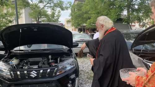 Κατερίνη: Πήγαν τα αυτοκίνητά τους για αγιασμό - Η ευλογία του Αγίου Χριστοφόρου [εικόνες – βίντεο]