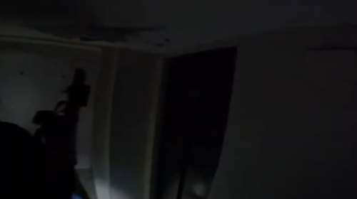 Τουρκική μαφία: Η στιγμή που αστυνομικοί κάνουν έφοδο σε διαμέρισμα - Εντόπισαν βαλίτσα γεμάτη με όπλα