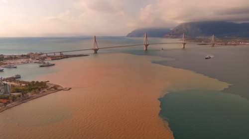 Η στιγμή που η θάλασσα στο Ρίο αλλάζει χρώμα  - Απίθανες εικόνες drone