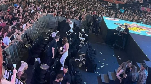 Ξύλο μετά μουσικής στα MAD VMA 2022: &quot;Κόβουν&quot; Snik και Light μετά τον σάλο - Η Παπαρίζου σηκώθηκε και έφυγε