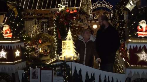 Γερμανία: Ζευγάρι άναψε 60.000 χριστουγεννιάτικα λαμπιόνια και έλαβε απειλητική επιστολή – Απάντησε με μήνυση [Βίντεο]