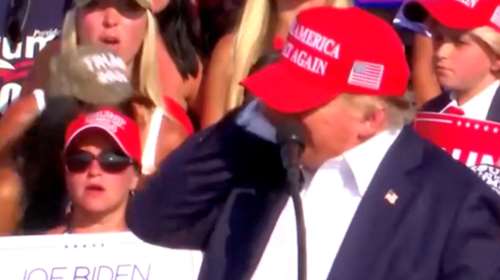 Ντόναλντ Τραμπ: Βίντεο-ντοκουμέντο από τη στιγμή που φτάνει τραυματισμένος στο νοσοκομείο μετά την απόπειρα