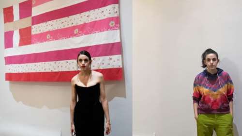 Ροζ ελληνική σημαία: Η φωτογραφία "γροθιά" της Λαλέ στον άδειο τοίχο μετά το κατέβασμα από την παρέμβαση Γεραπετρίτη