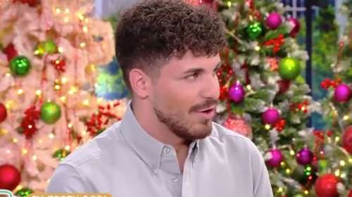 Ξέσπασε σε κλάματα on air ο 21χρονος που μήνυσε τον Μαζωνάκη: "Μου είπαν ότι δεν τις χάνουμε αυτές τις ευκαιρίες"