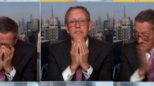 Viral η αντίδραση δημοσιογράφου του CNN όταν άκουγε τους συμβούλους του Τραμπ να μιλούν για τους δασμούς [βίντεο]