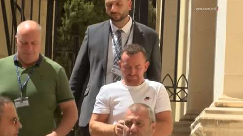 Διπλό φονικό στην Αίγινα: Ο δράστης βρέθηκε στη Μάλτα αλλά ψάχνουν ακόμη τα 800.000 ευρώ μέχρι την Αλβανία