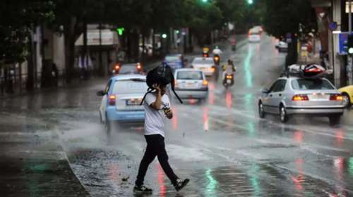 Άστατος ο καιρός σήμερα: Ισχυροί άνεμοι, τοπικές βροχές και υψηλές θερμοκρασίες