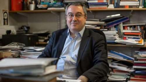 Ο Ηλίας Μόσιαλος εξηγεί γιατί η μετάλλαξη Δέλτα είναι πιο φονική- Και πώς επηρεάζει τα εμβόλια