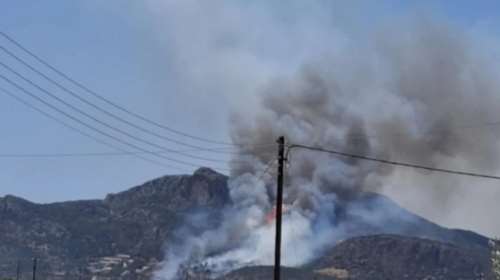 Φωτιά στη Μονεμβασιά: Στις φλόγες έκταση στο Καραβοστάσι - Σηκώθηκαν τέσσερα αεροσκάφη και ένα ελικόπτερο