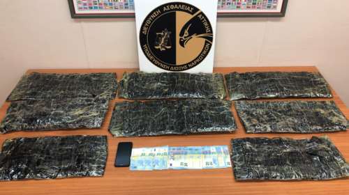 Δεν πήγε... μακριά η βαλίτσα με δέκα κιλά ηρωίνη και τρεις στρώσεις βενζινόκολλα [εικόνες και βίντεο]