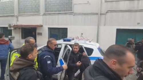 Τέμπη: Ένταση στο δικαστικό Μέγαρο Λάρισας - Προσαγωγές δημοσιογράφων και οπερατέρ μετά τη μήνυση δικηγόρου