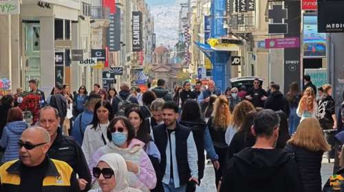 Ανοιχτά καταστήματα: Το αδιαχώρητο στην Ερμού από χιλιάδες Αθηναίους που βγήκαν για βόλτα και ψώνια [βίντεο]