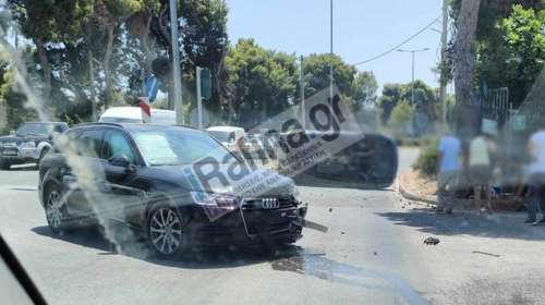 Νέα Μάκρη: Σοβαρό τροχαίο με ανατροπή οχήματος - Έκλεισε ο δρόμος [εικόνες]