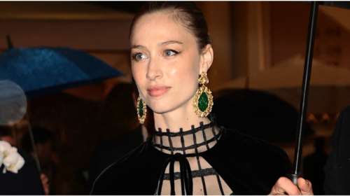 Μια chic royal στην εβδομάδα μόδας: Η Μπεατρίς Μπορομέο με ψηλόμεσο παντελόνι και cropped σακάκι στο Παρίσι