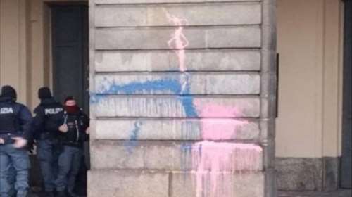 Βανδάλισαν με μπογιά τη Σκάλα του Μιλάνου ακτιβιστές κατά της κλιματικής αλλαγής