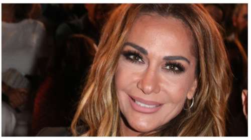 Δέσποινα Βανδή: Η glam ροκ εμφάνιση στο Ηρώδειο με σούπερ μίνι, oversized blazer και country boots