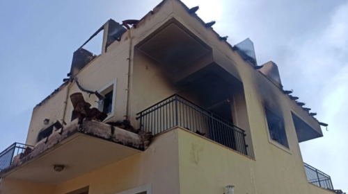 Φωτιά στην Πεντέλη: Στις φλόγες το σπίτι της Ελένης Γερασιμίδου στην Παλλήνη [βίντεο]