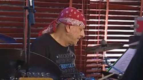 Δέκα οι καταγγελίες σεξουαλικής κακοποίησης κατά του πρώην ντράμερ των Πυξ Λαξ: &quot;Βρήκε αφορμή και μου έπιασε το...&quot;