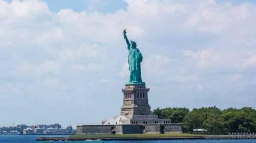 &quot;Επιστρέψτε μας το Άγαλμα της Ελευθερίας&quot; ζητά Γάλλος ευρωβουλευτής από τις ΗΠΑ