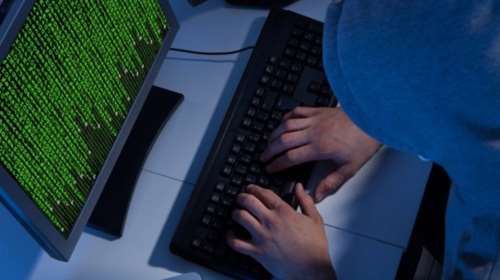 Υποκλοπές: Εφοδοι σε Intellexa, Krikel και σπίτια επιχειρηματιών για το Predator - Τι ζητούν οι εισαγγελείς από την ΕΥΠ