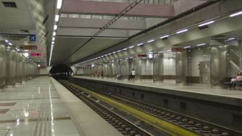 Γιατί η Αθήνα είναι καταδικασμένη στο μποτιλιάρισμα: Καθυστερεί ως 5 χρόνια η απόκτηση νέων συρμών του μετρό