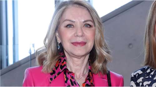 Η επανεμφάνιση της Ελλης Στάη μετά από καιρό: Το μοδάτο look με λεοπάρ και φούξια δερμάτινο παλτό