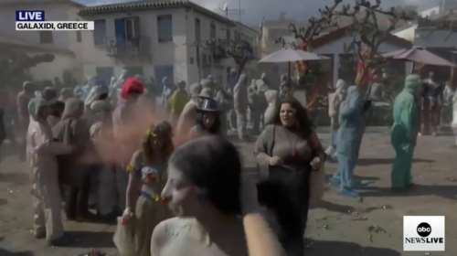 Καθαρά Δευτέρα: Τα αλευρομουτζουρώματα στο Γαλαξίδι σε απευθείας μετάδοση από το αμερικανικό ABC [βίντεο]