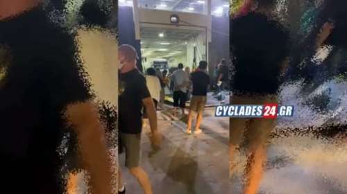 Ανάφη - Χαμός στο πλοίο Superferry: Επιβάτες κατέλαβαν τον καταπέλτη ενώ το πλήρωμα έκοψε τους κάβους [βίντεο]