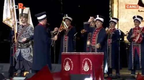 Ο Ιμάμογλου ξεπέρασε τον...Ερντογάν: Κιτς σόου με γενίτσαρους για την Άλωση της Πόλης [βίντεο]