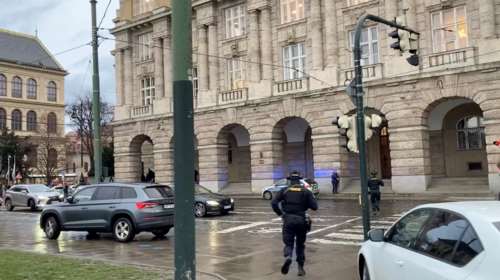 Σοκάρει αυτόπτης μάρτυρας για το μακελειό στην Πράγα: Ο κόσμος έτρεχε πανικόβλητος, παντού ασθενοφόρα και σειρήνες [βίντεο]