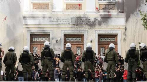 Στον &quot;πάγο&quot; η πανεπιστημιακή αστυνομία μέχρι την άνοιξη του 2022 - Δεν έχουν εκπαιδευτεί ακόμα