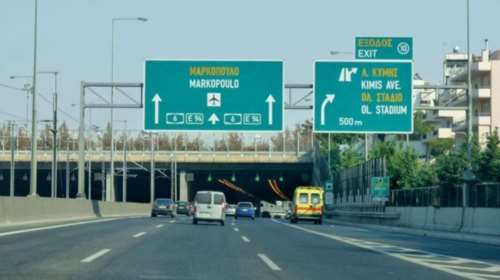 Σοβαρό τροχαίο στην Αττική Οδό: Ηλικιωμένος οδηγός 89 ετών μπήκε ανάποδα με το αυτοκίνητο...