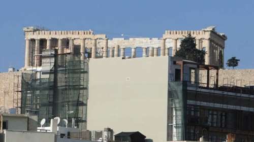 Το ξενοδοχείο της COCOMat και άλλα 20 κτίρια στην Ακρόπολη απειλούνται με κατεδάφιση - Στο έλεος του υπ. Πολιτισμού
