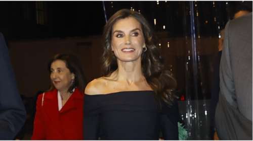 Η βασίλισσα Λετίσια αλλιώς: Το κομψό τουίντ σακάκι που συνδύασε με oversized παλτό και φαρδιά παντελόνα