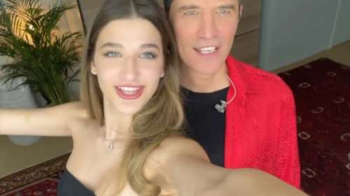 Αναστασία Ρουβά: Δημοσιεύει τους γονείς της ενώ δίνουν ένα τρυφερό φιλί σε κυκλαδίτικο σοκάκι