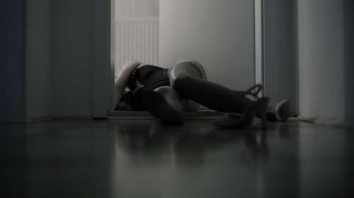 Χαλκιδική: &quot;Θέλω να τον δω πίσω από τις μπάρες&quot; - Ξεσπά η 22χρονη που έπεσε θύμα βιασμού σε παραλία