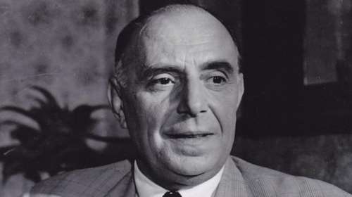 Ρετρό κλικ: Ο Ορέστης Μακρής με την κόρη του, Κατερίνα στην αυλή τους - Μία σπάνια φωτογραφία [εικόνα]