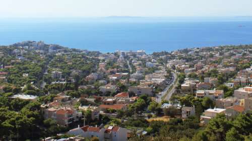 Νέα trends στο real estate δημιούργησε η πανδημία: Αυξήθηκε η ζήτηση για εξοχικές κατοικίες και ανοιχτά εμπορικά κέντρα